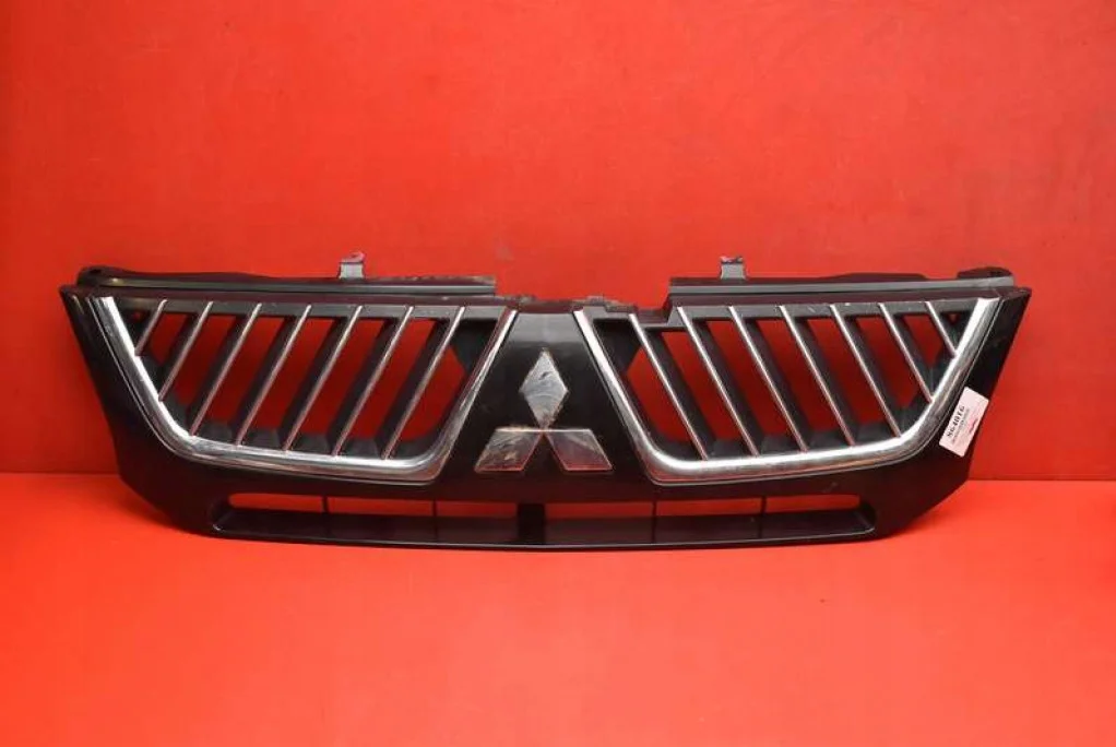 Grill Mitsubishi L200 06-14 Svart Krom