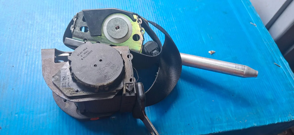 Gurtstraffer hinten rechts BMW E65 S3913283701X