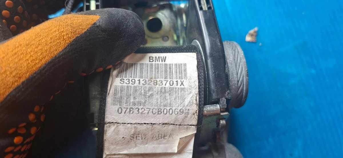 Gurtstraffer hinten rechts BMW E65 S3913283701X image 4