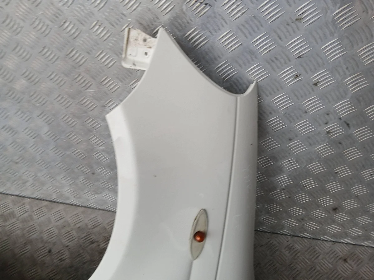 Toyota Yaris I Kotflügel vorne links gebraucht image 3
