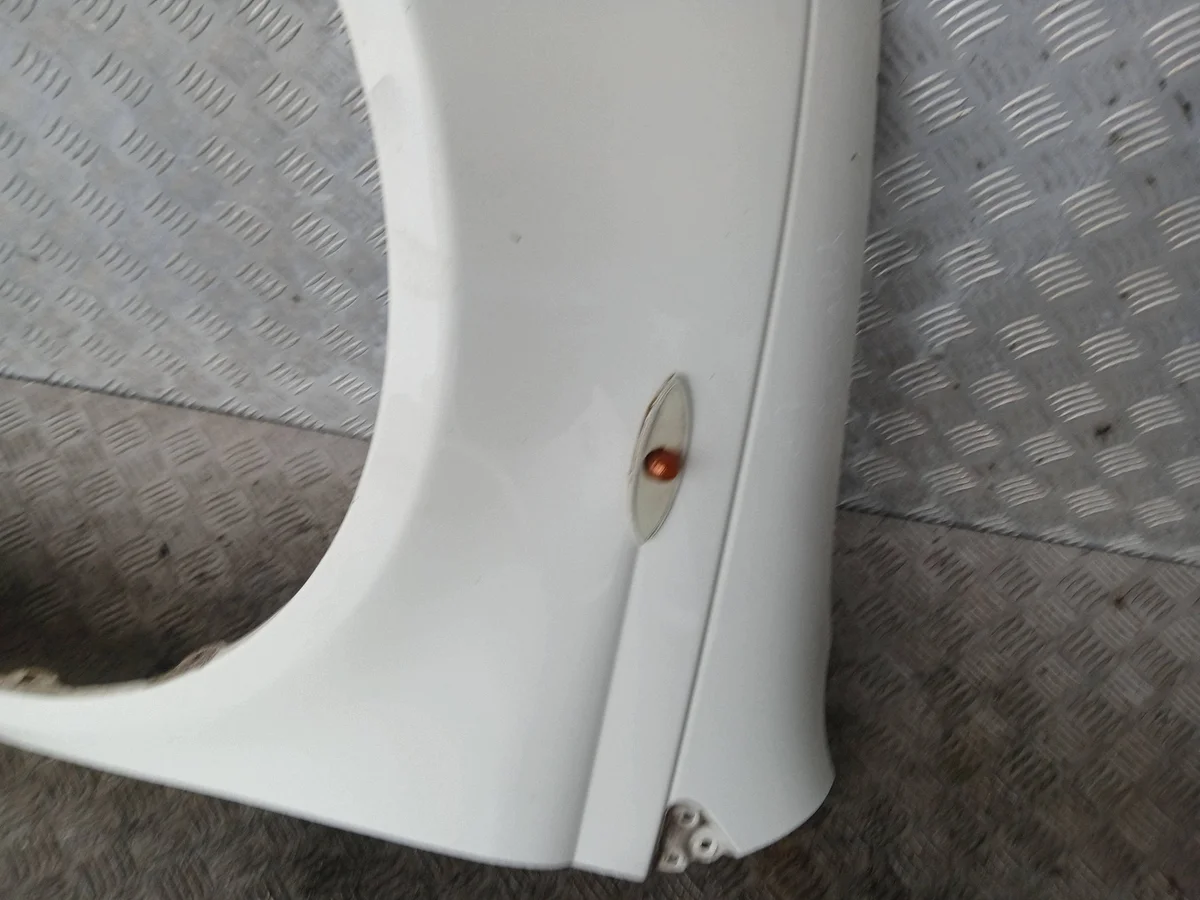 Toyota Yaris I Kotflügel vorne links gebraucht image 4