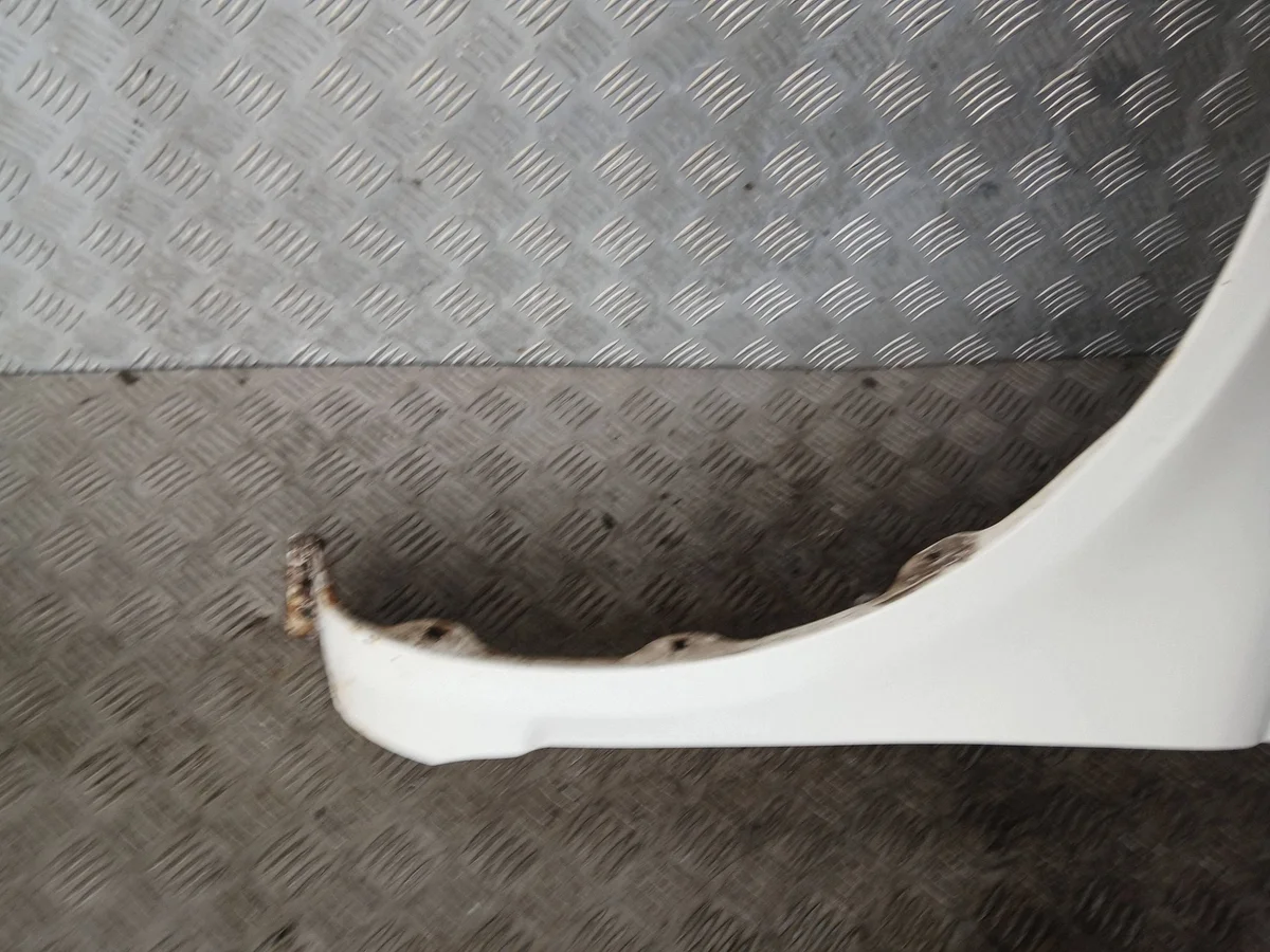 Toyota Yaris I Kotflügel vorne links gebraucht image 6