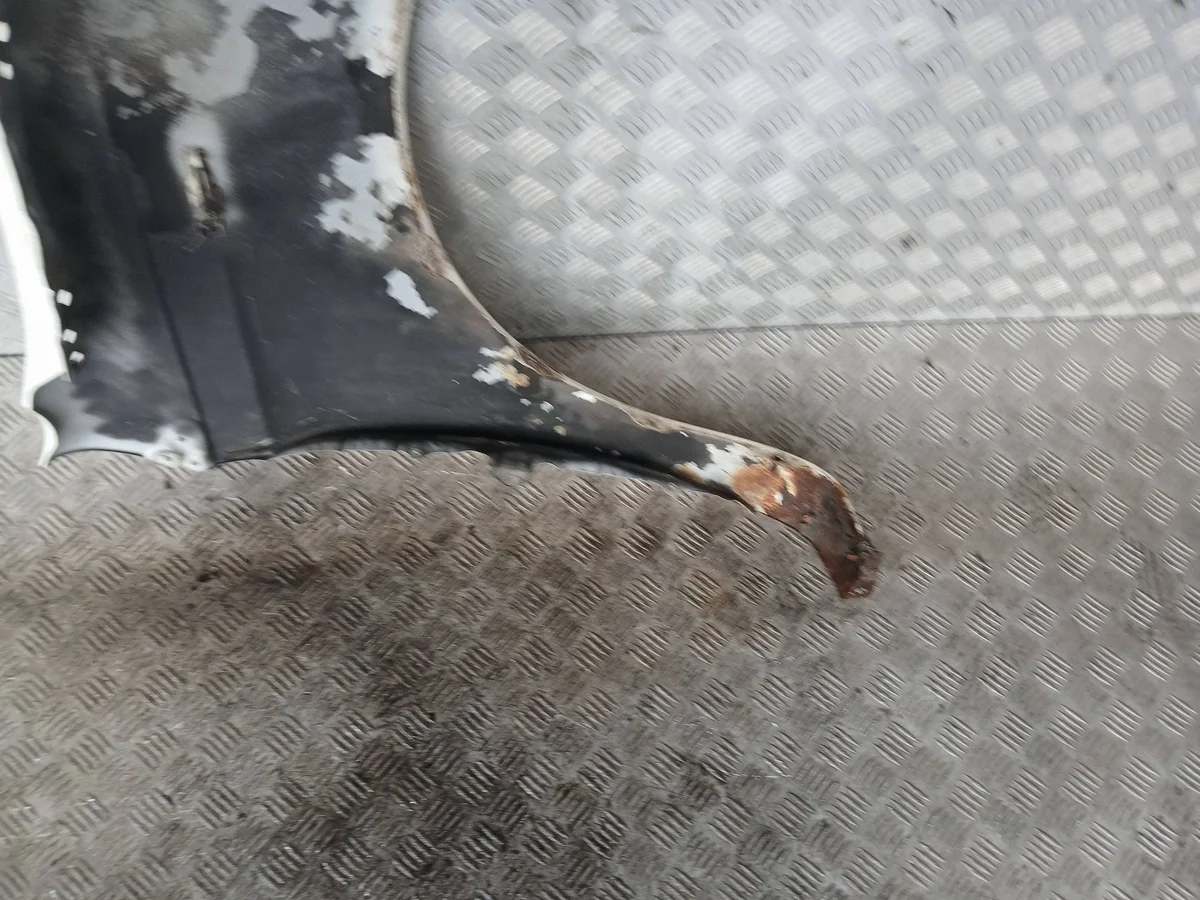 Toyota Yaris I Kotflügel vorne links gebraucht image 10