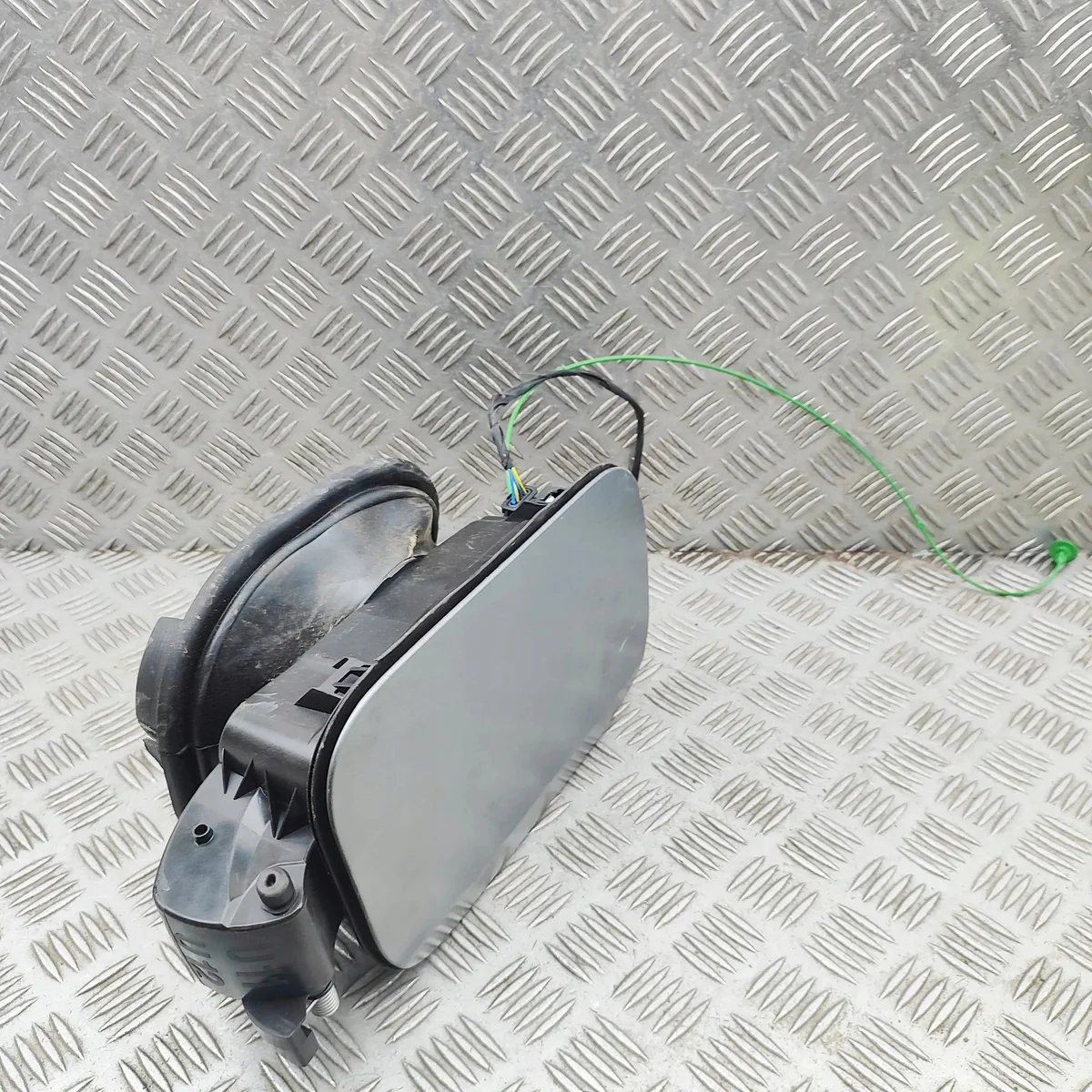 Polttoainetankin luukku BMW XM (G09) 9447698