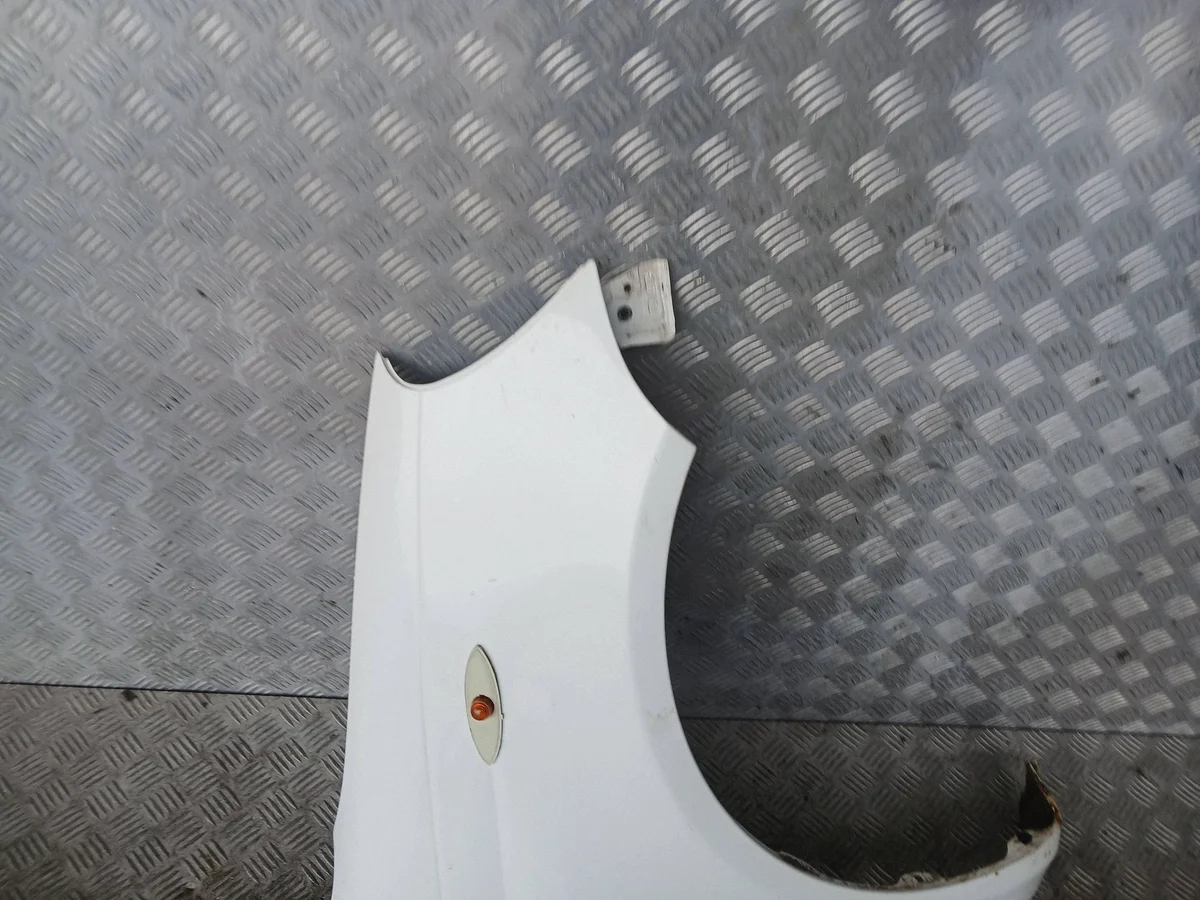 Toyota Yaris I Kotflügel Rechts Vorne Gebraucht image 3