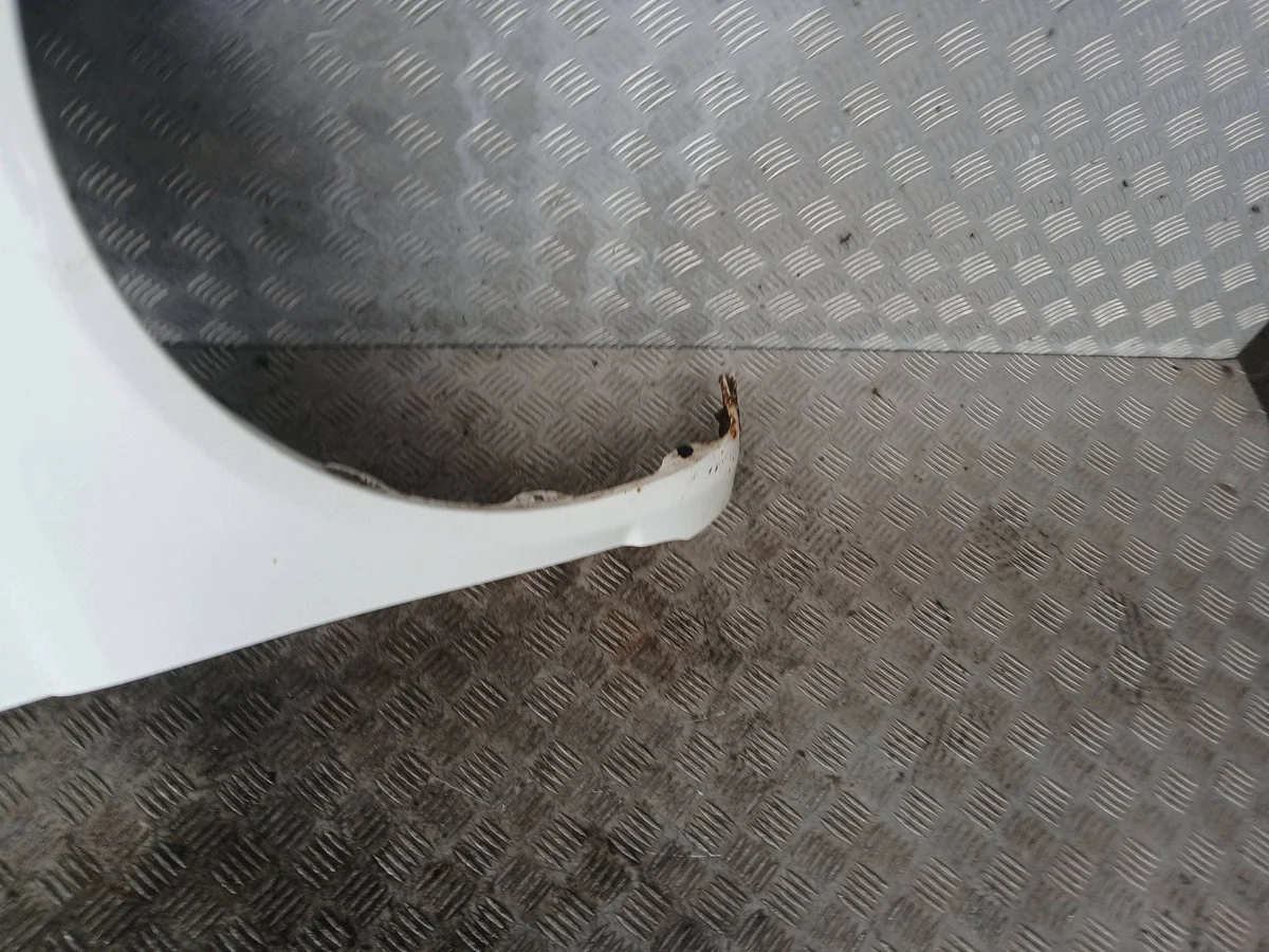 Toyota Yaris I Kotflügel Rechts Vorne Gebraucht image 5