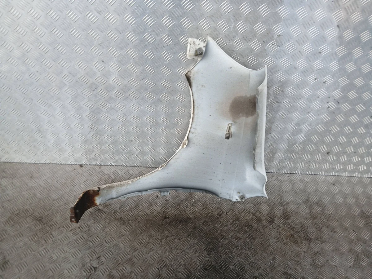Toyota Yaris I Kotflügel Rechts Vorne Gebraucht image 7