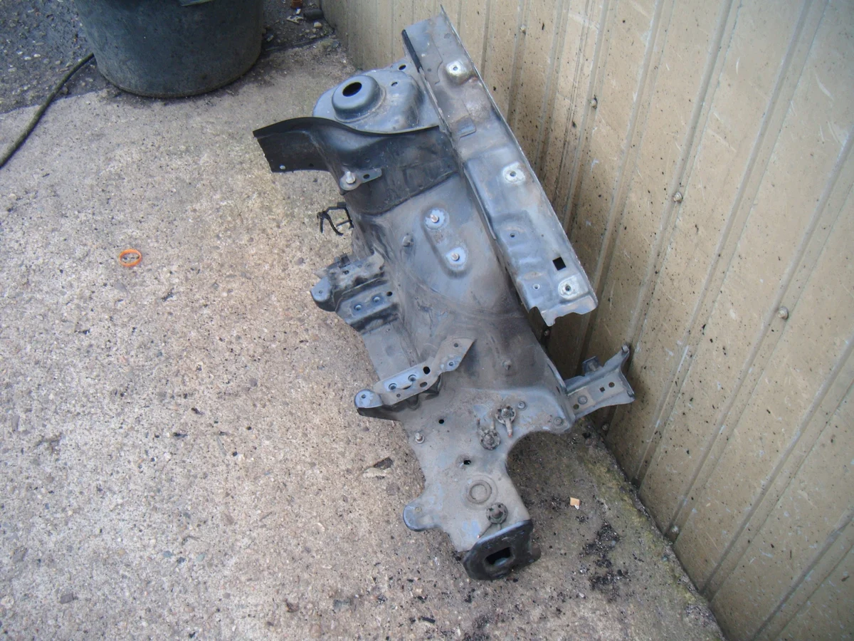 Audi A3 8P 03- Linker voorste deel chassis image 3