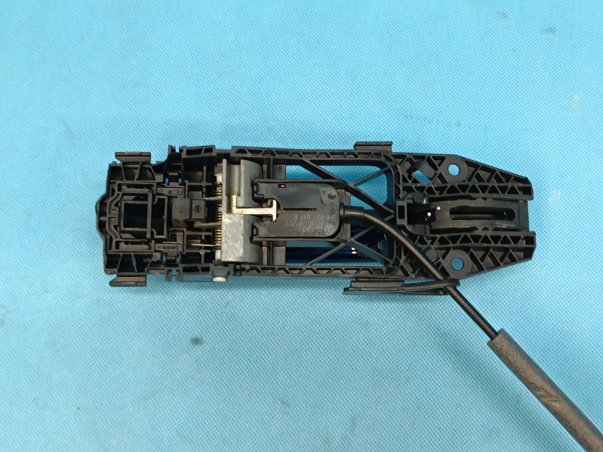 Audi Q3 F3 Türgriff Links Hinten 5G0837205N image 3