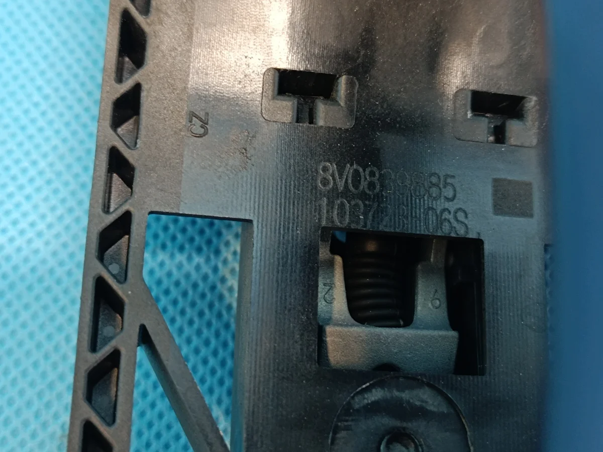 Audi Q3 F3 Türgriff Links Hinten 5G0837205N image 8
