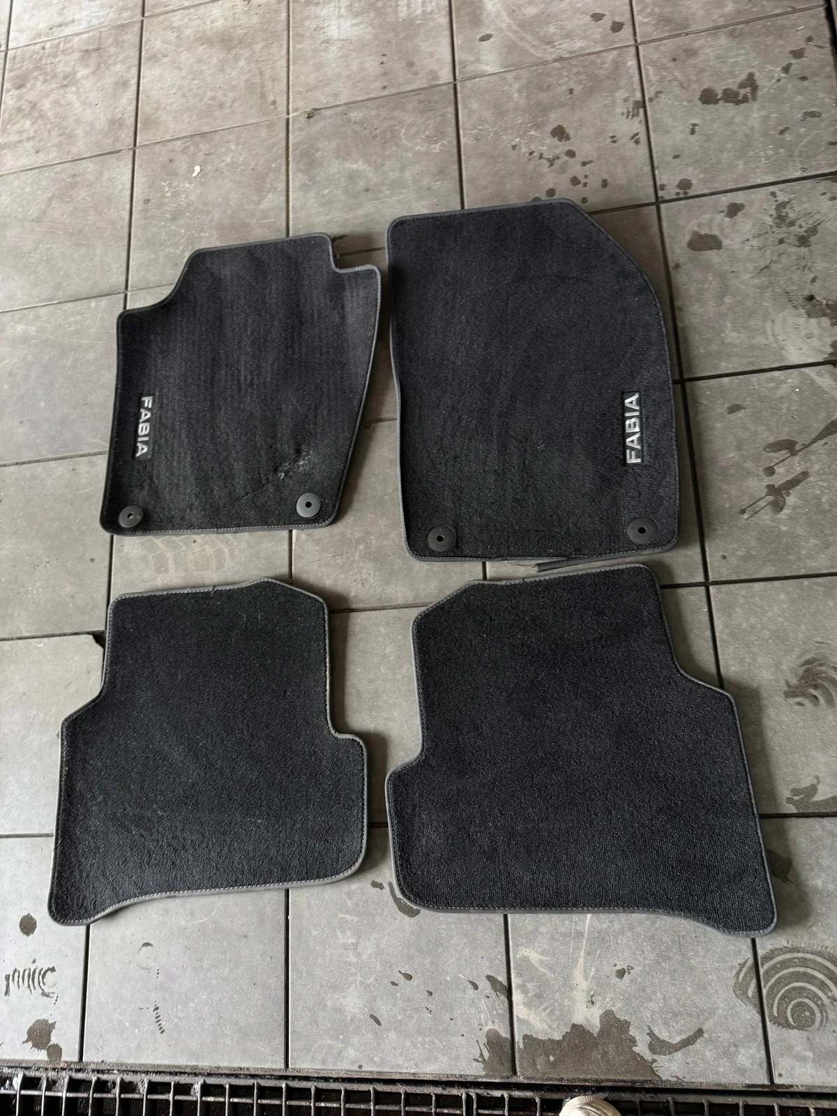 Alfombrillas Skoda Fabia III 6V1061404A Usadas