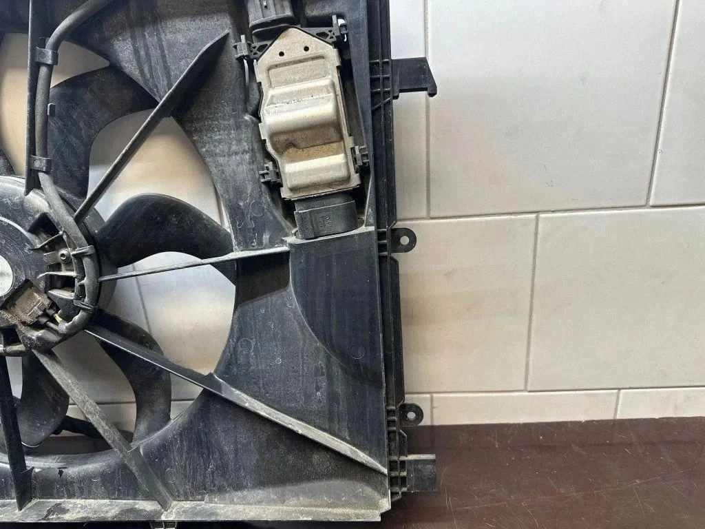 Caixa do Ventilador Mercedes-Benz W246 Usada image 3