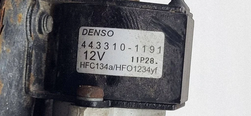 Nissan Leaf I (ZE0) Expansionsventil Klima 4433101191 image 6