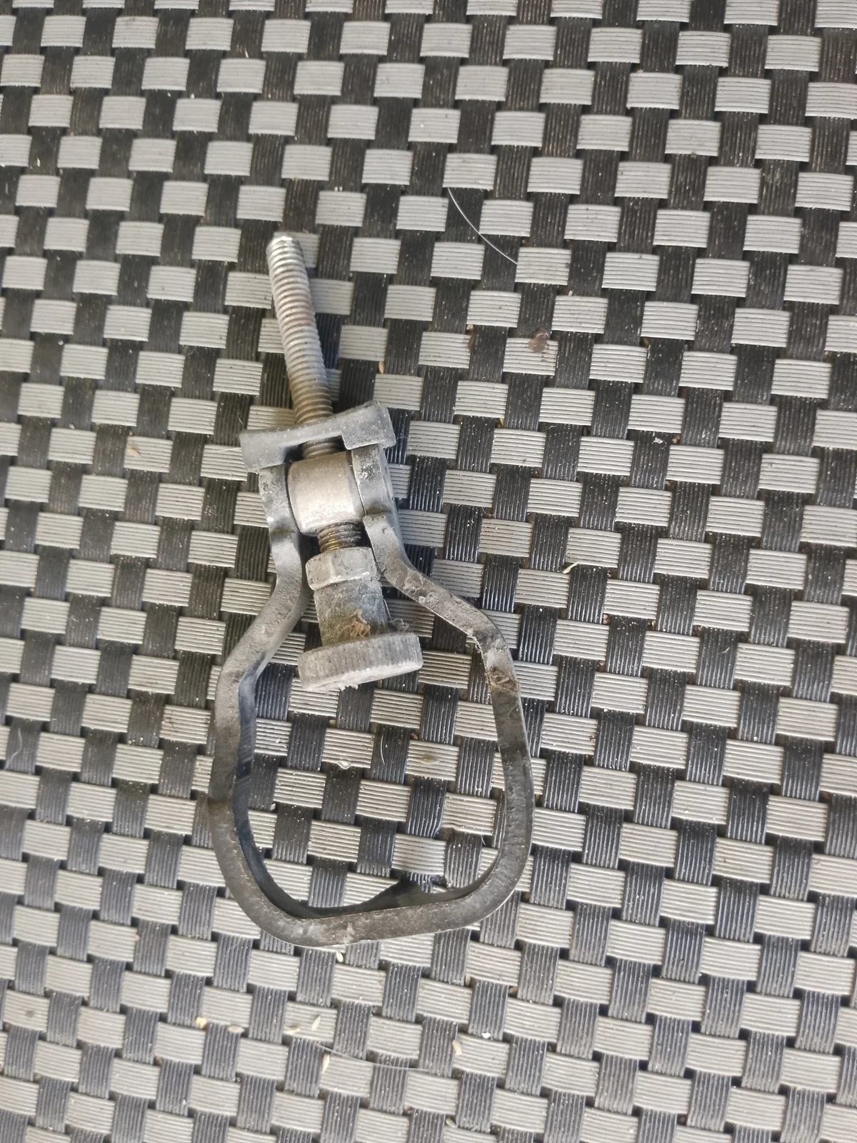 Parafuso Opel 66885533 para barra de tejadilho