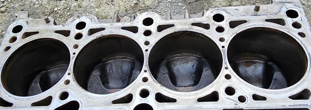 Bloco Motor VW Touran 2.0 FSI BLR Usado image 4