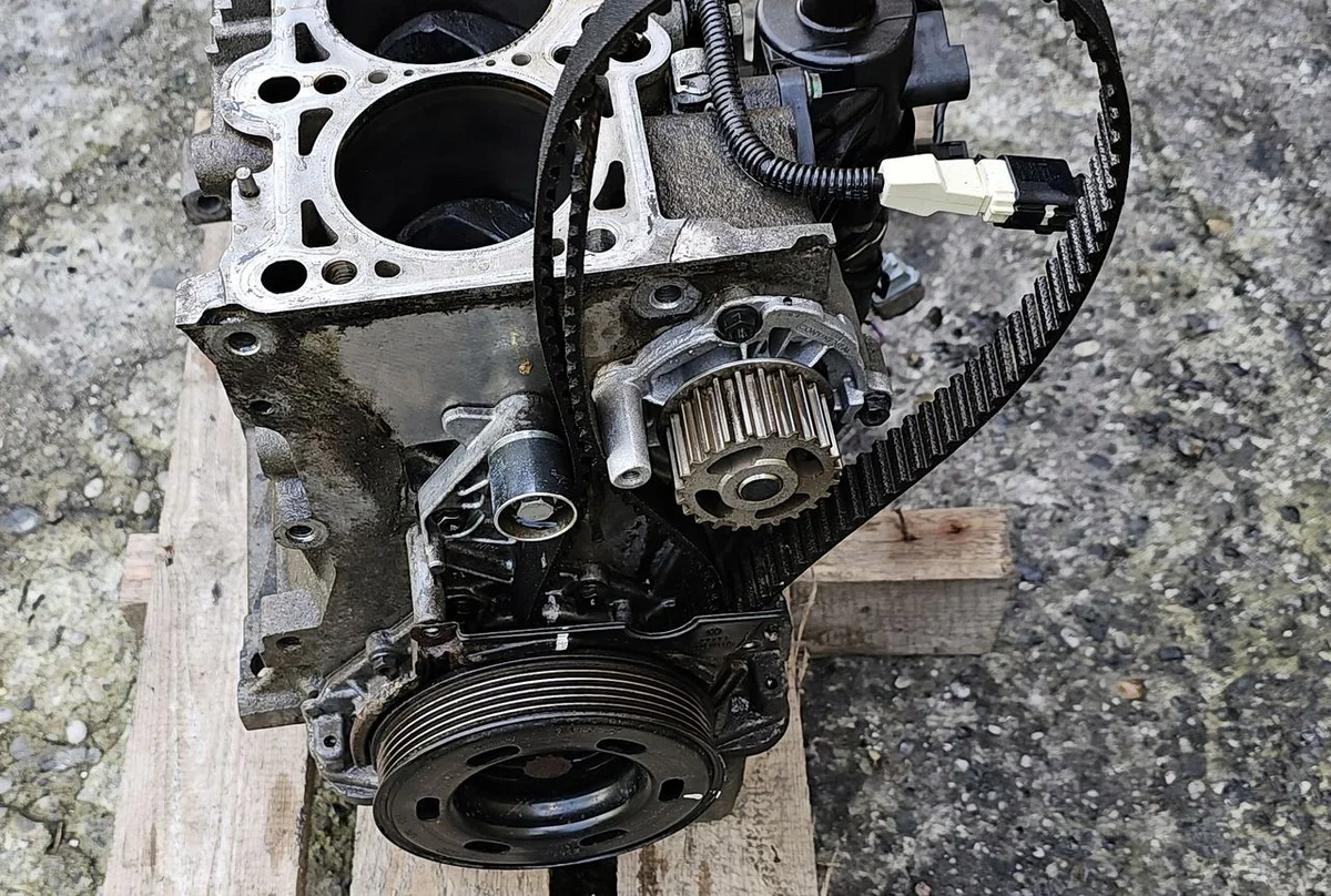 Bloco Motor VW Touran 2.0 FSI BLR Usado image 6