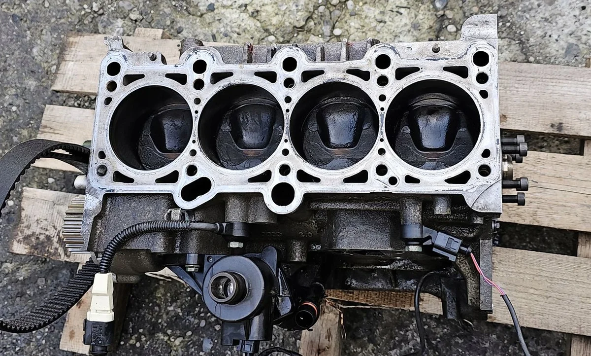 Bloco Motor VW Touran 2.0 FSI BLR Usado image 9