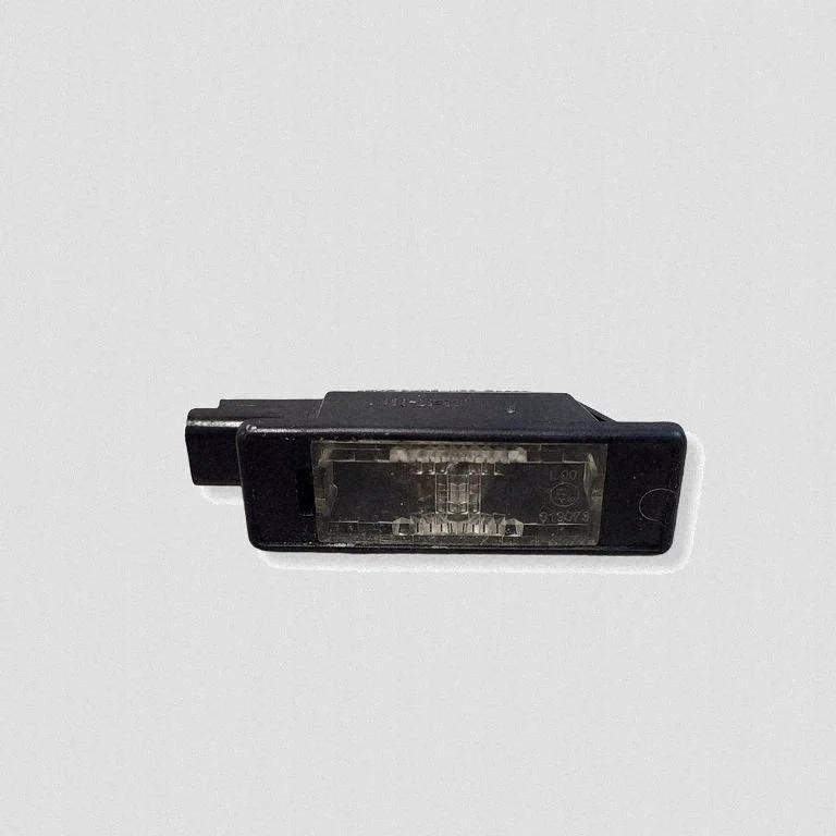 Luz matrícula Peugeot 508 OEM 03820900 image 5