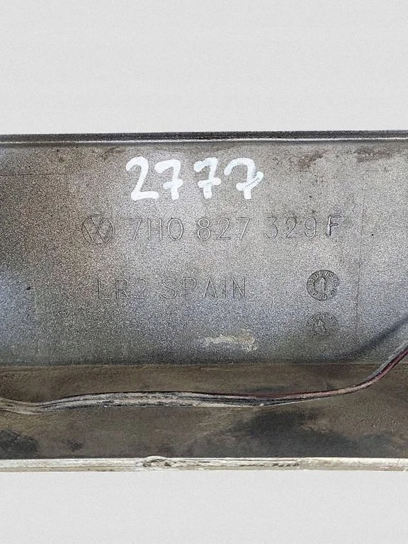 Listón luz matrícula VW Multivan T5 7H0827329F image 3