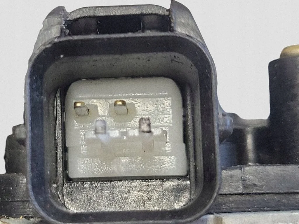 Kia Sorento 2005 Stellmotor Heckklappe 812408E000 image 3