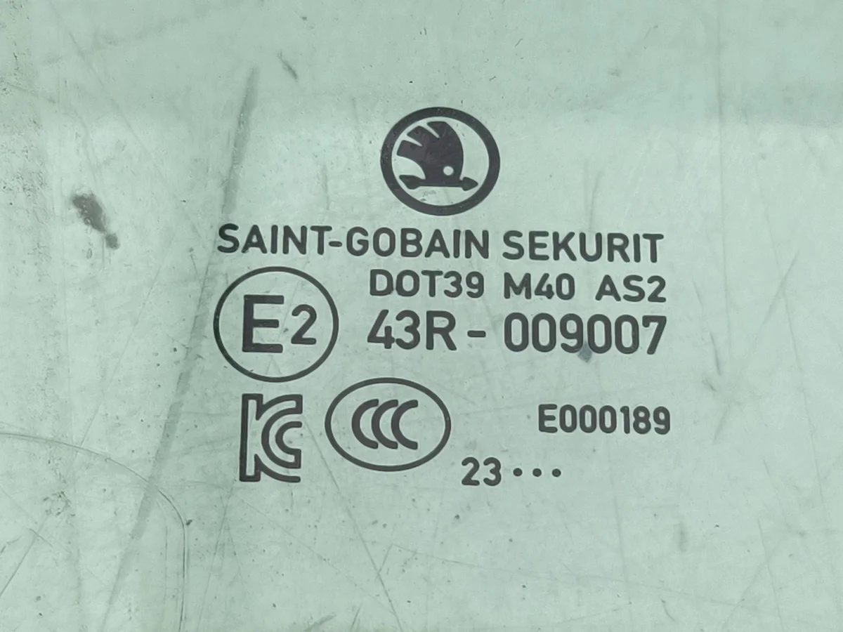 Skoda Enyaq iV 2024 Rückscheibe 5LG845206 image 4