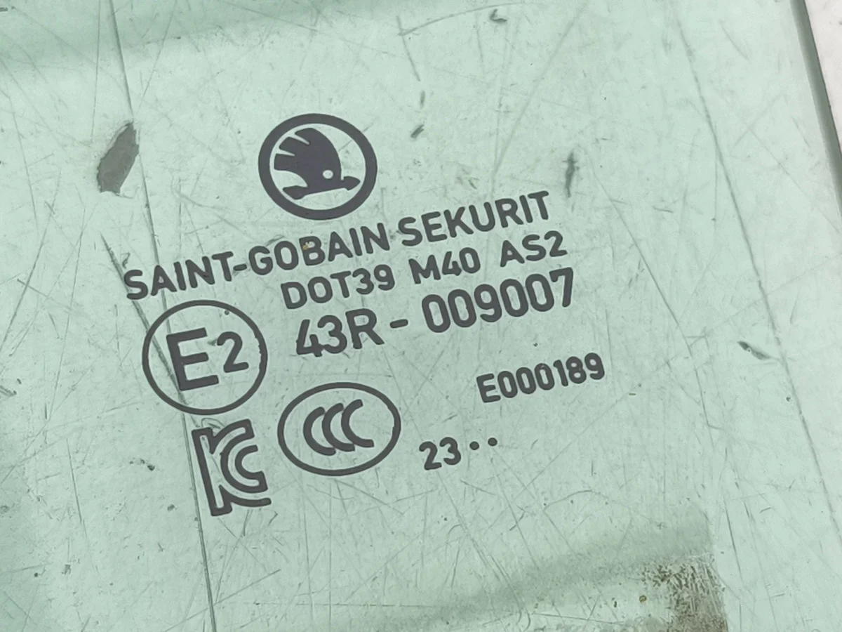 Skoda Enyaq iV 2024 Heckscheibe 5LG845205 image 3