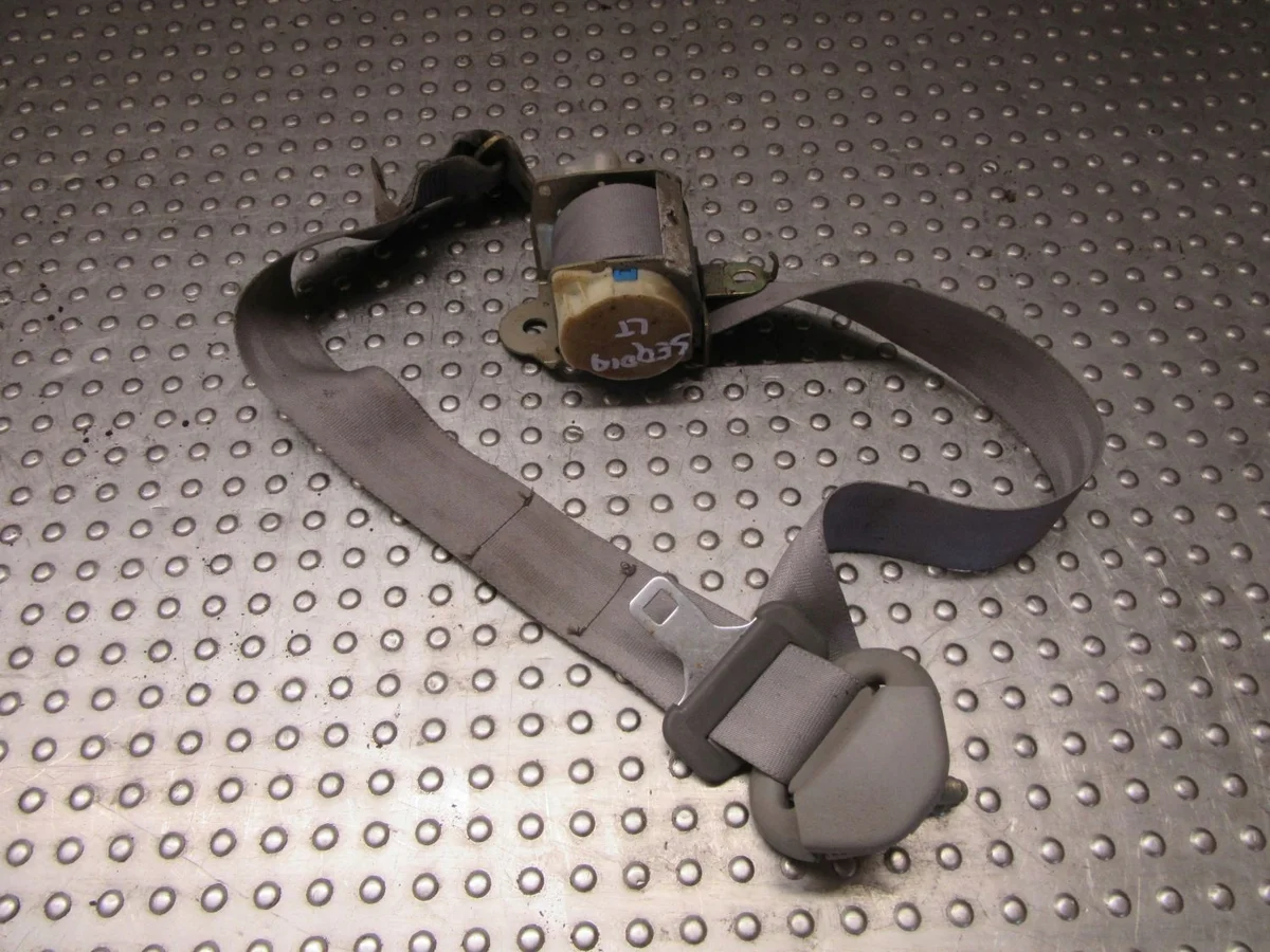 Toyota Sequoia 03 turvavyö taka OE2025-114253 image 4