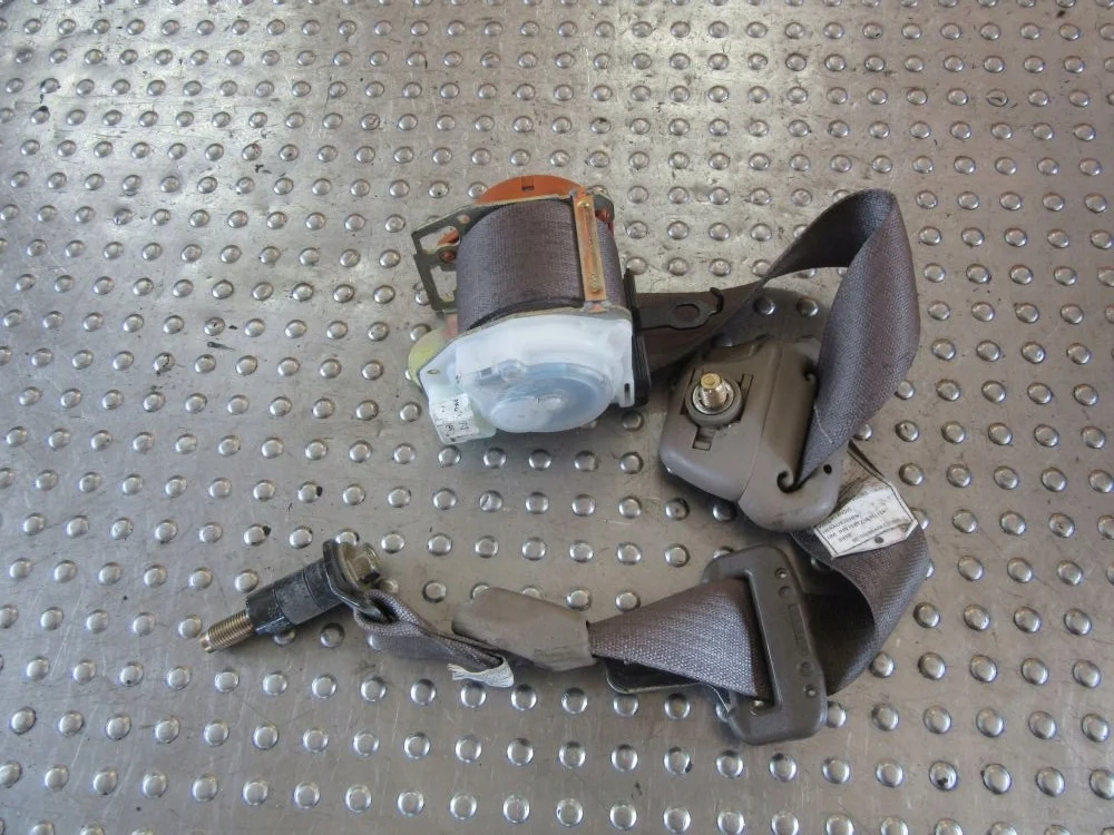 Toyota Sequoia 03 turvavyö taka OE2025-114253 image 8