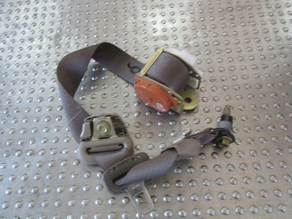 Toyota Sequoia 03 turvavyö taka OE2025-114253 image 10