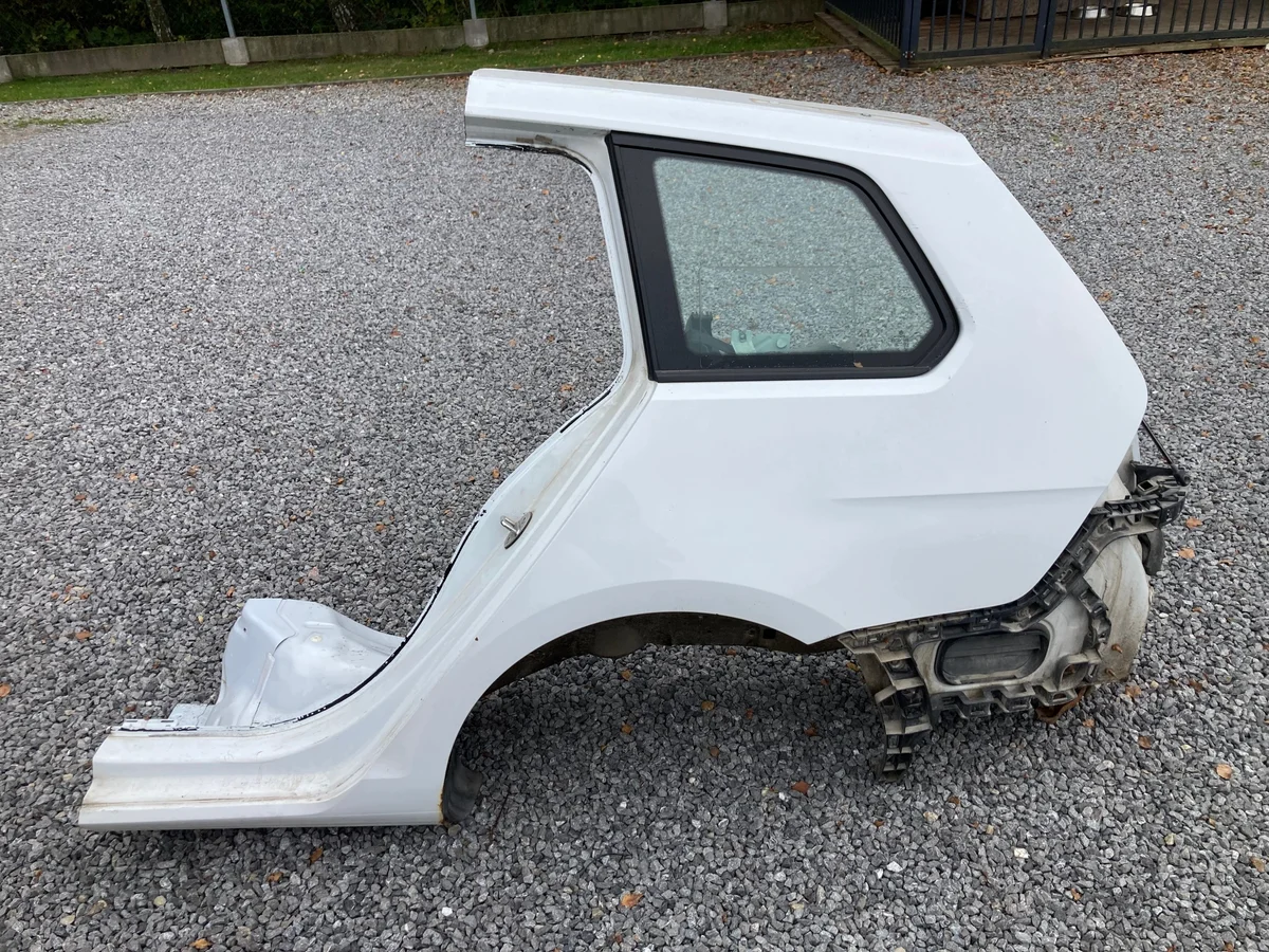 Skärm vänster bak VW Golf VII Kombi