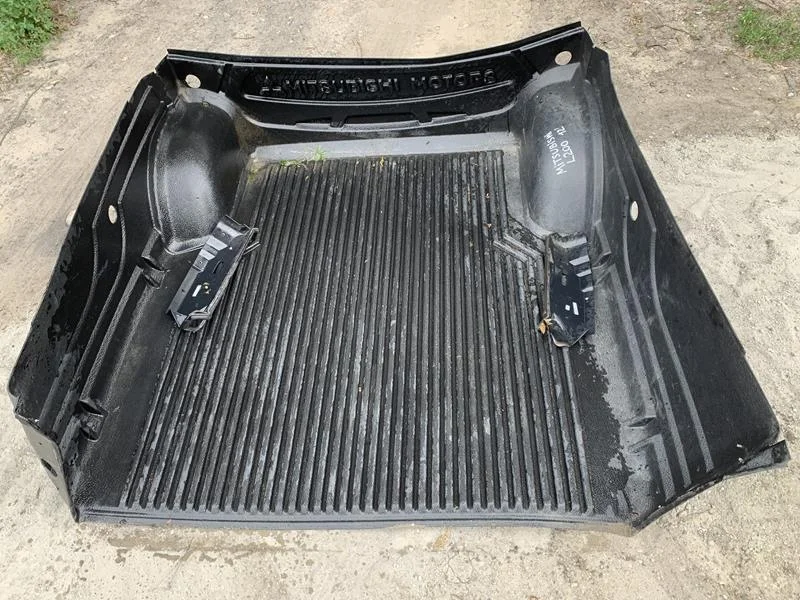 Boden Kofferraum Mitsubishi L200 2.5 DID 12R MZ314290