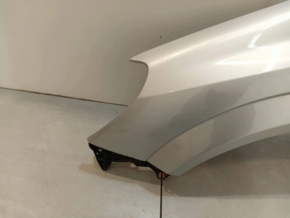 Kotflügel vorne links silber Opel Astra H image 3