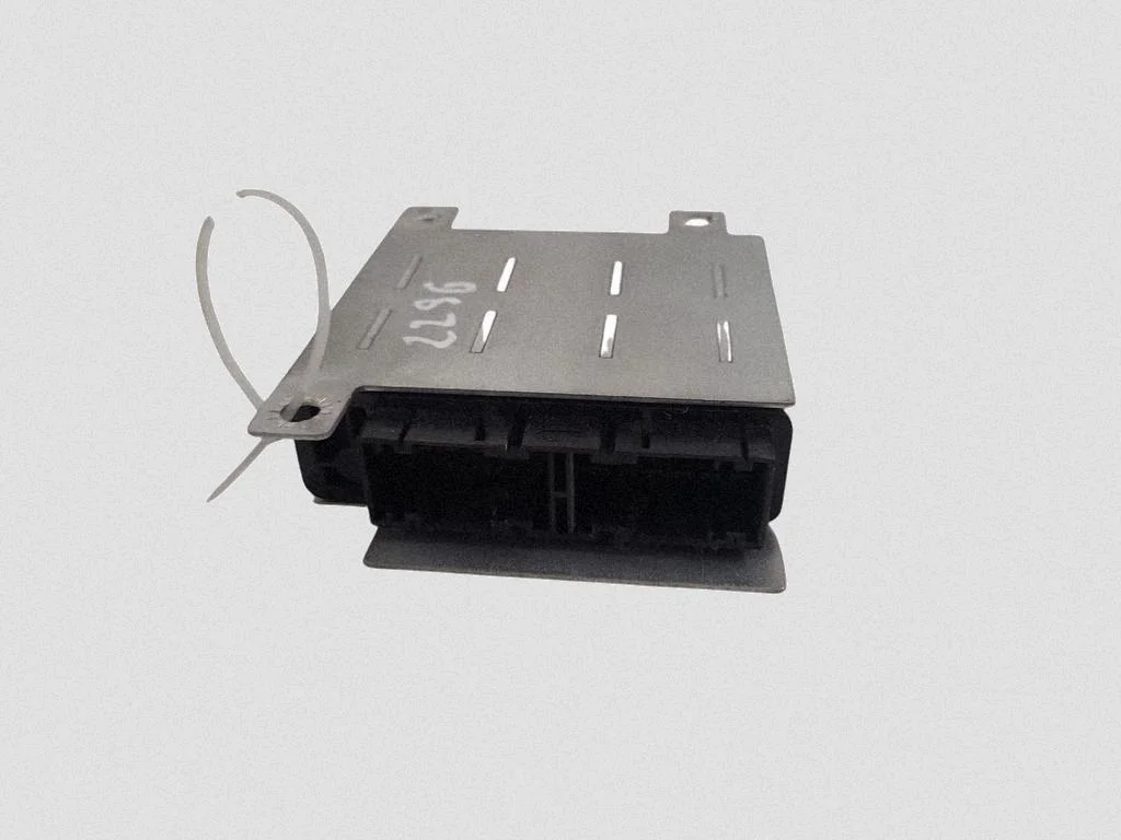Kia Carens II Airbag-ohjain 0K2FE677F0