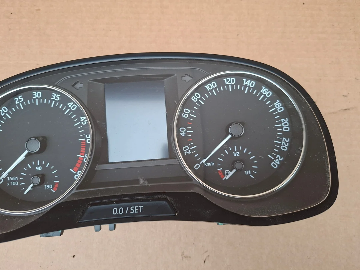 Painel Skoda Fabia III 1.4 TDI 6V0920741B image 3