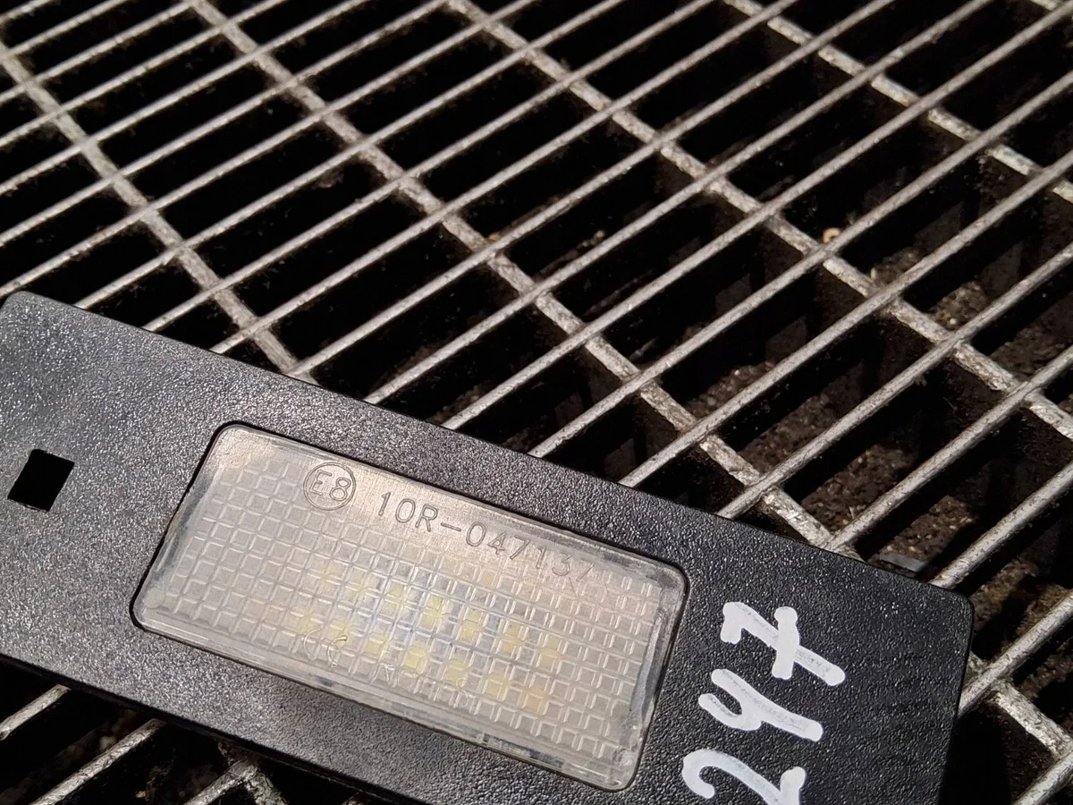 2006 BMW 5 E60 E61 License Plate Light 10R047137 image 5