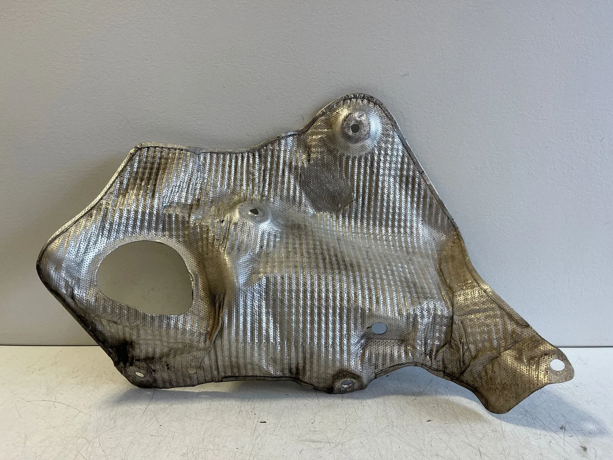 Audi Q7 4M Hitzeschutz Auspuff 4M1825643F