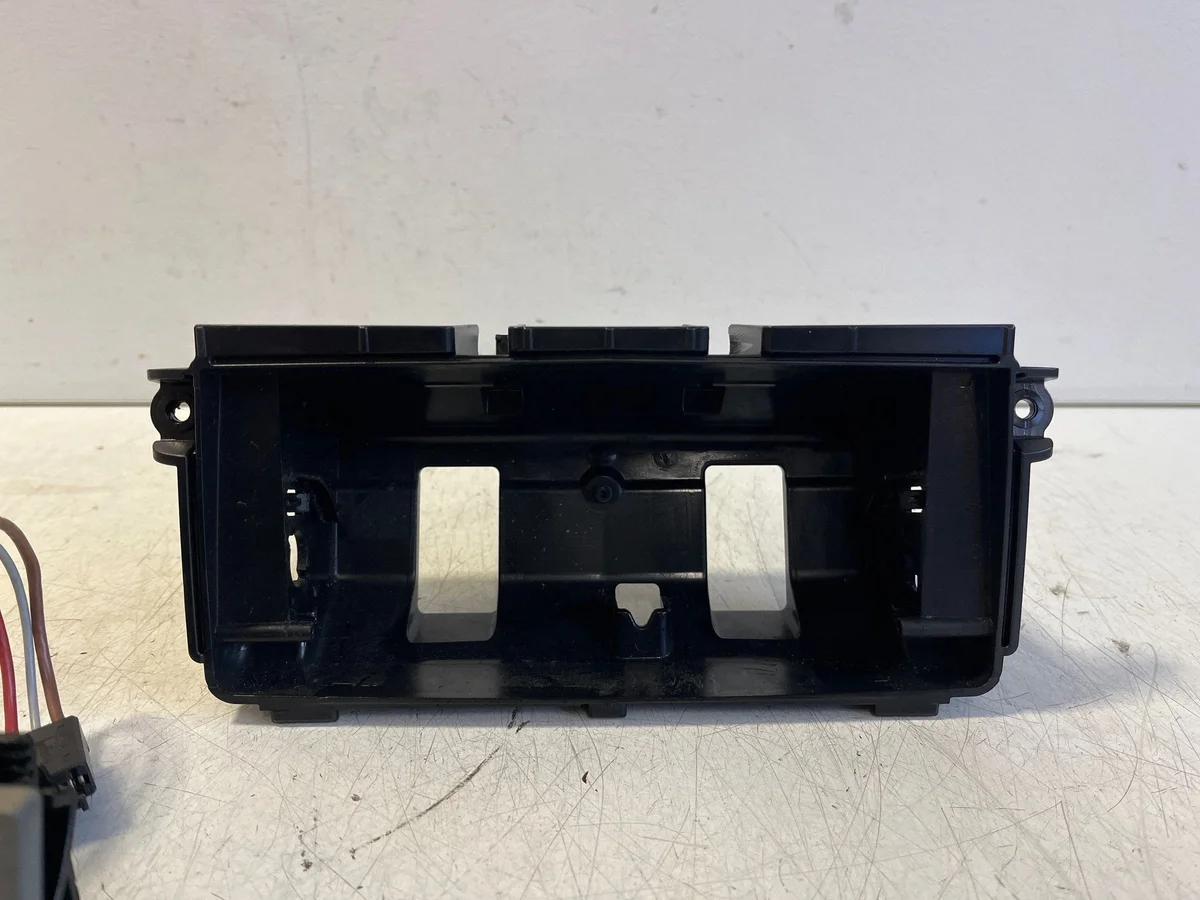 Audi Q7 4M 12V Socket (Rear) 4M0864061 image 3