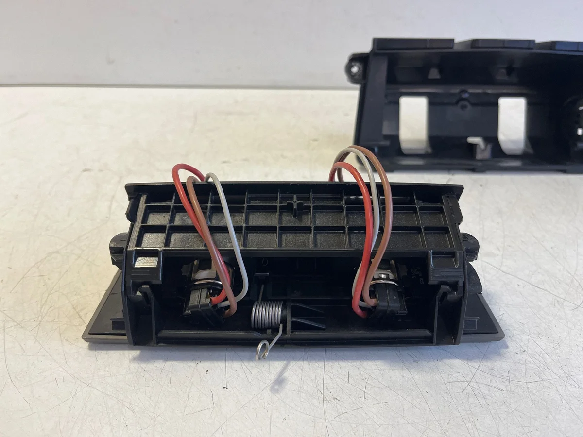 Audi Q7 4M 12V Socket (Rear) 4M0864061 image 4