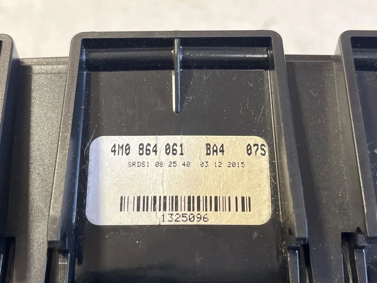 Audi Q7 4M 12V Socket (Rear) 4M0864061 image 10