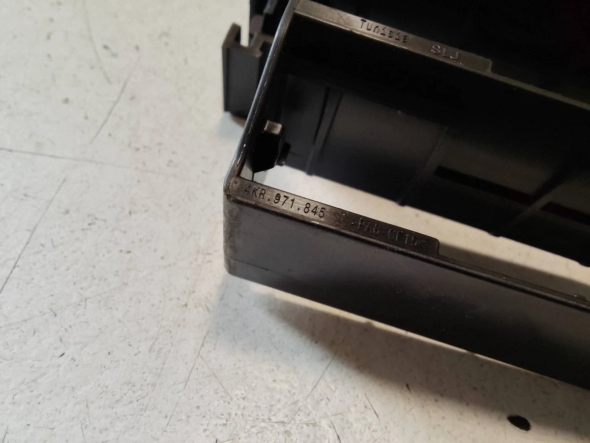 Audi e-tron, pièce intérieure 4KR971845 image 3