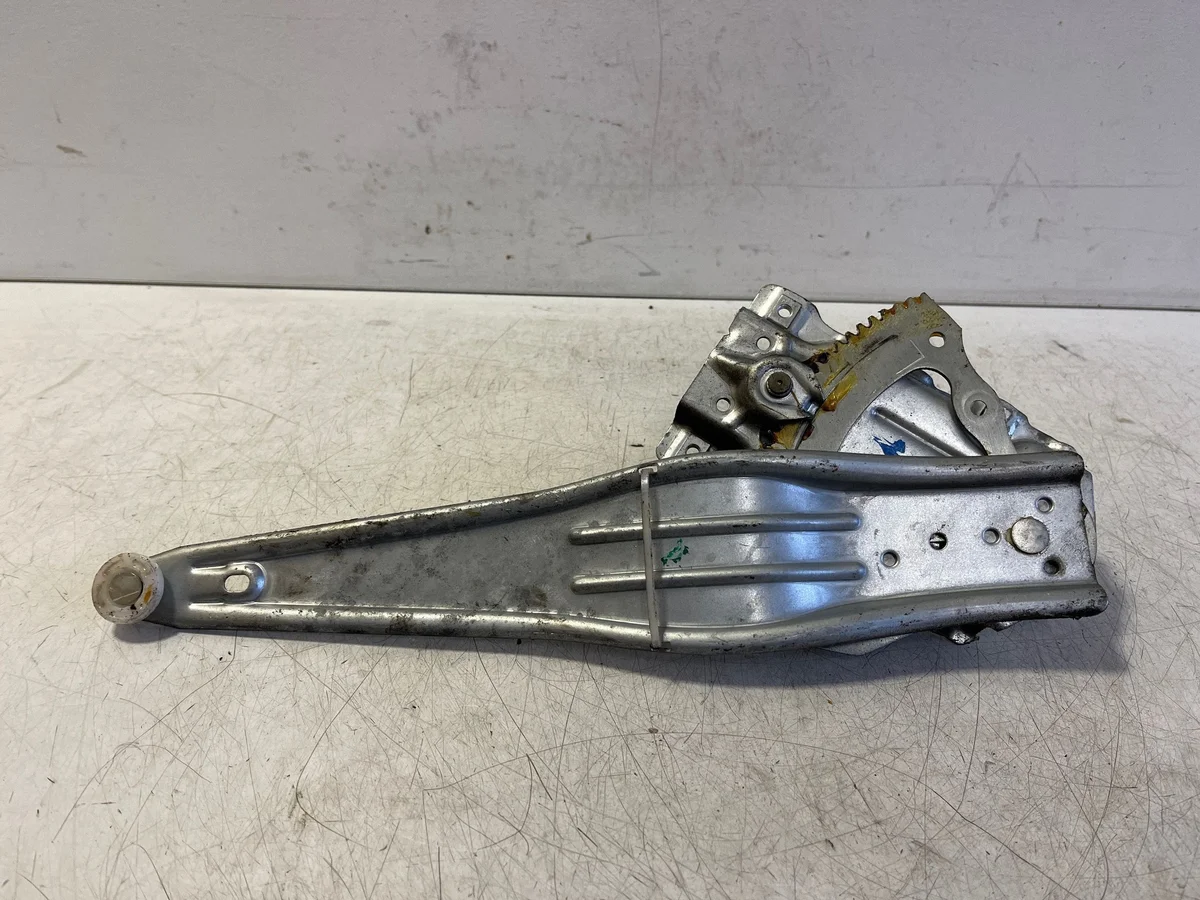 Fensterheber manuell Toyota Avensis T250 hinten links image 3