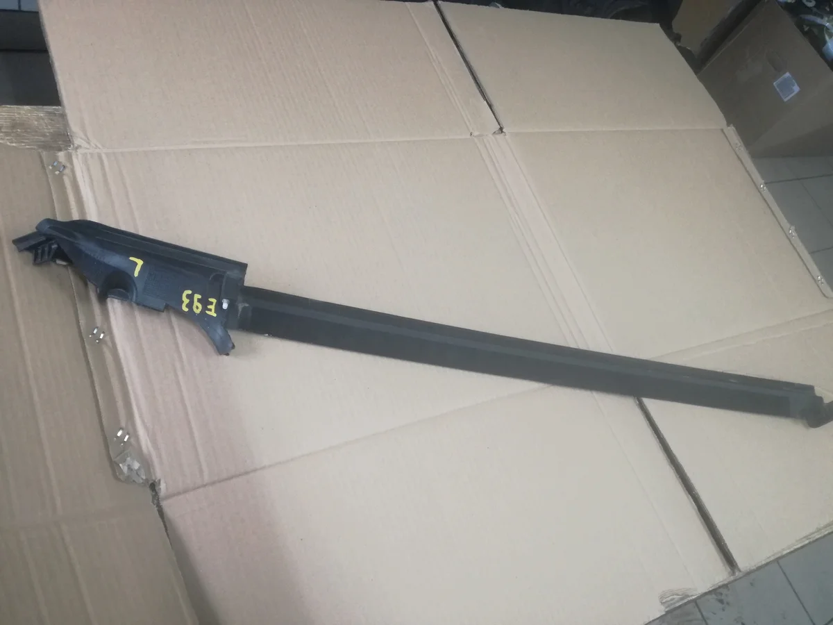 BMW E93 Fensterleiste links hinten gebraucht image 3