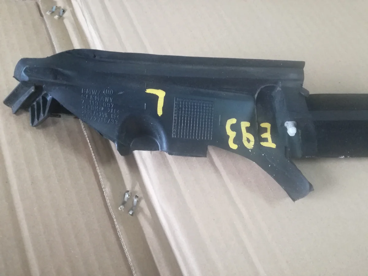 BMW E93 Fensterleiste links hinten gebraucht image 4