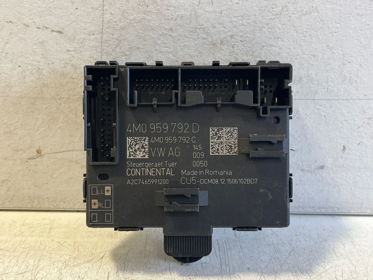 Audi Q7 4M etuoven moduuli oikea 4M0959792D