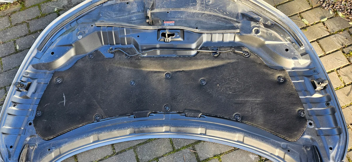 Nissan Qashqai J11 Konepellin Äänieristys