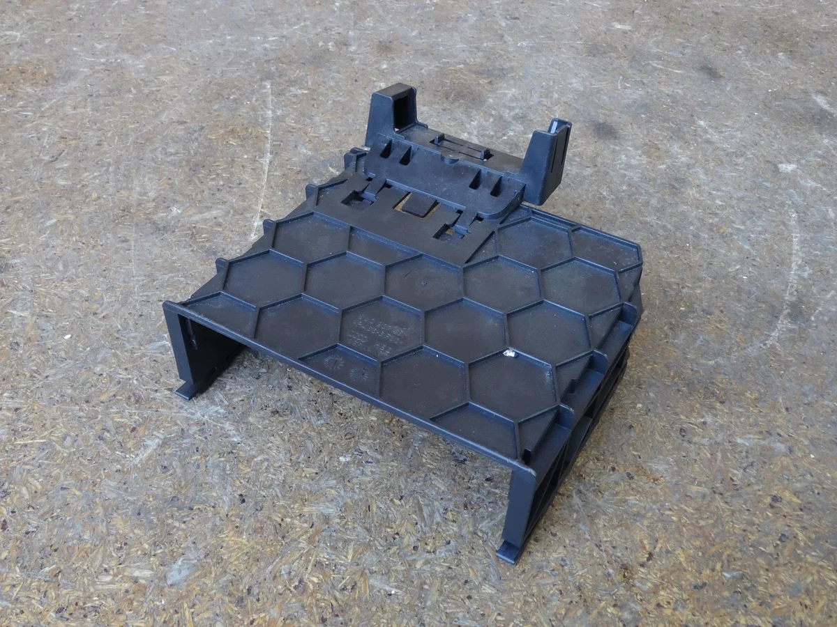 Audi Q3 8U 11-18 supporto modulo TV