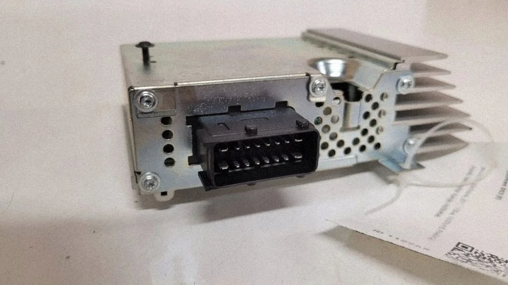 2011 Citroen DS3 Amplifier A515 Used image 3