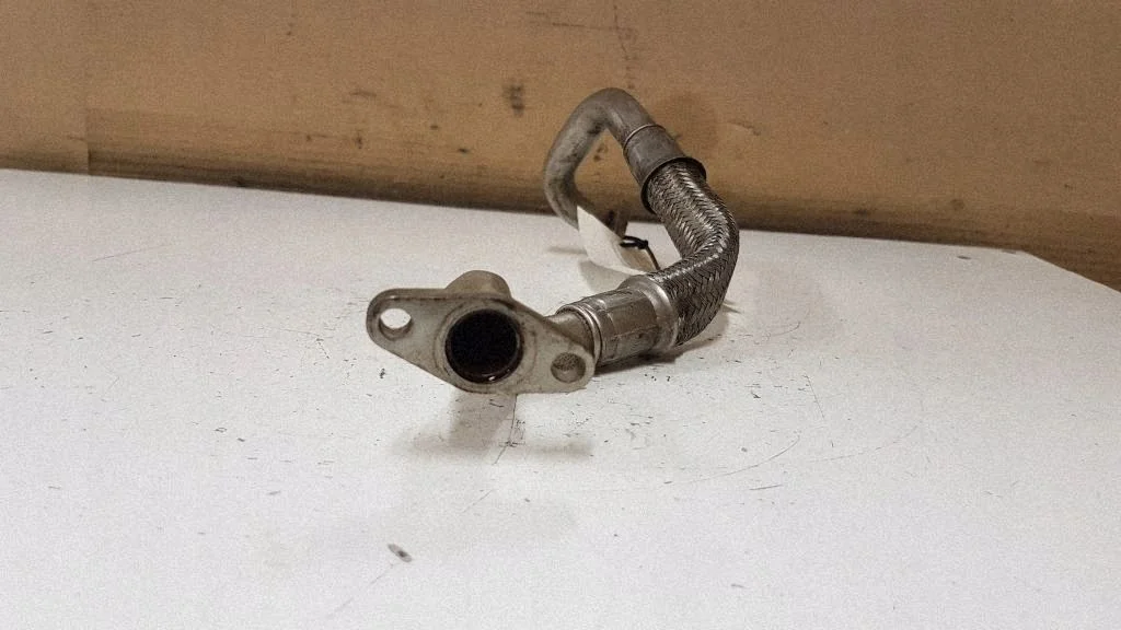 Conduit d'huile Turbo VW Passat B6 145735D