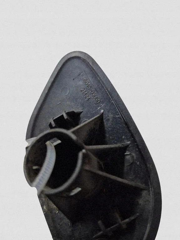 Headlight Washer Cap Left Toyota Avensis T25