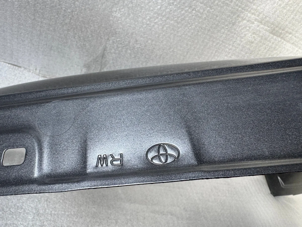 Kotflügel vorne rechts Toyota Hilux VIII image 4